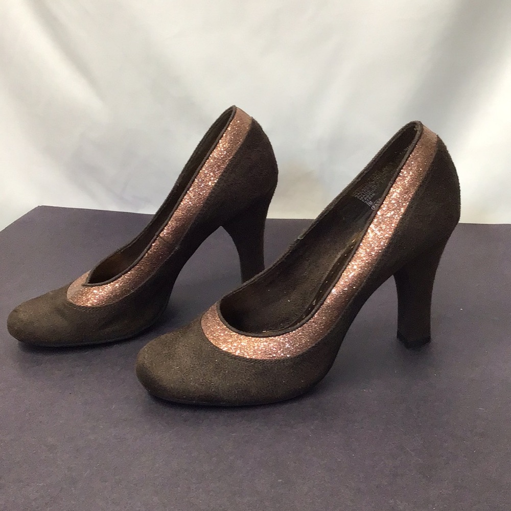 Sale 🔥Sz 7 Brown high heel shoes Trendzone Faux suede with copper bronze glitter